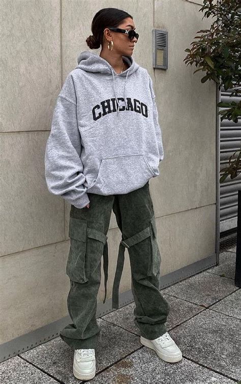 street style baggy clothes aesthetic.